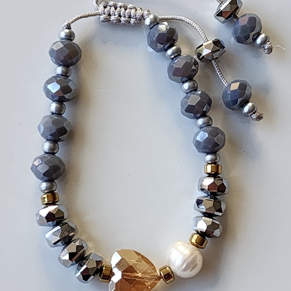Chic Gray and Gold Beaded Bracelet - Picture 3 of 3